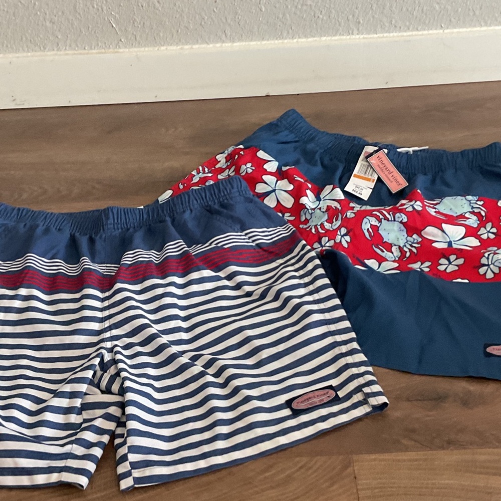 Lot of 2 Men’s Vineyard Vines trunks small